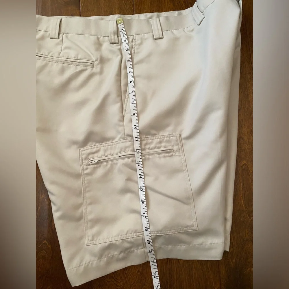 Roundtree & Yorke Men’s Classic Fit Cargo Shorts, Size 44 Big – Light Khaki